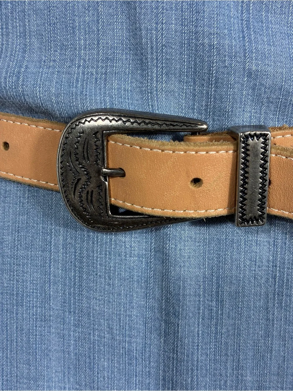 GAP Womens belt Sz M genuine leather nude color embossed buckle stitching